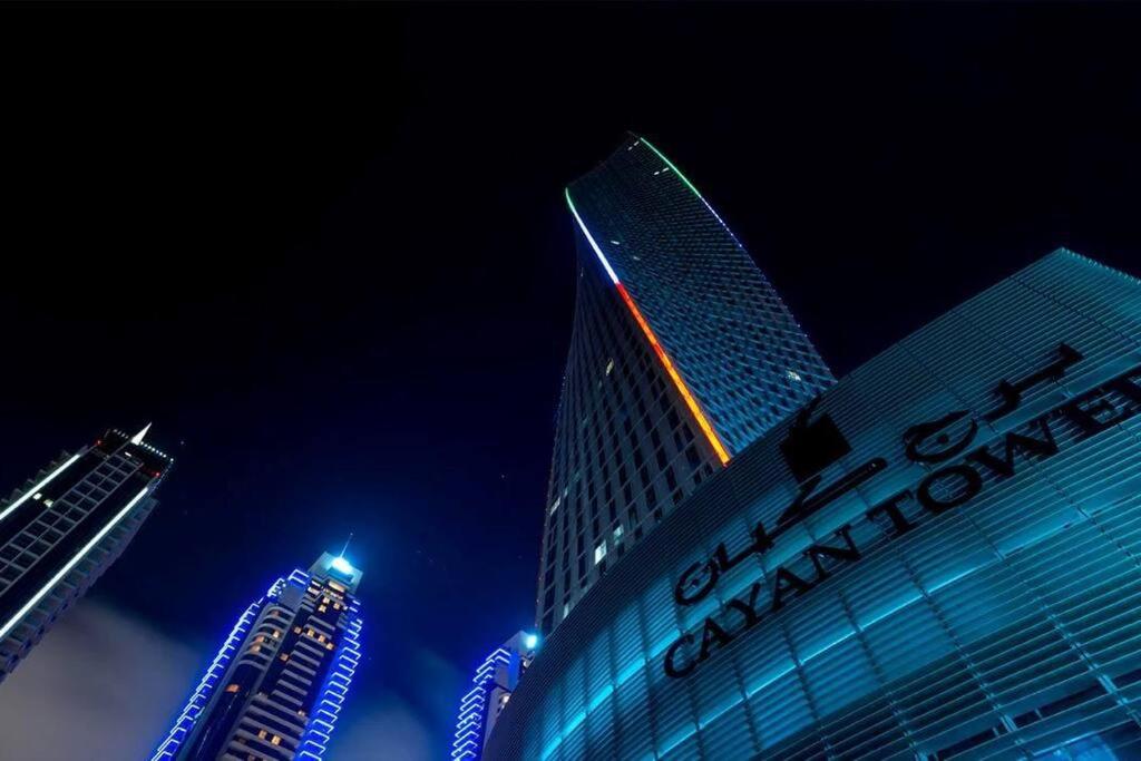 Luxury 2BR in Cayan Tower with Sea, Marina & Dubai Eye View - B&B