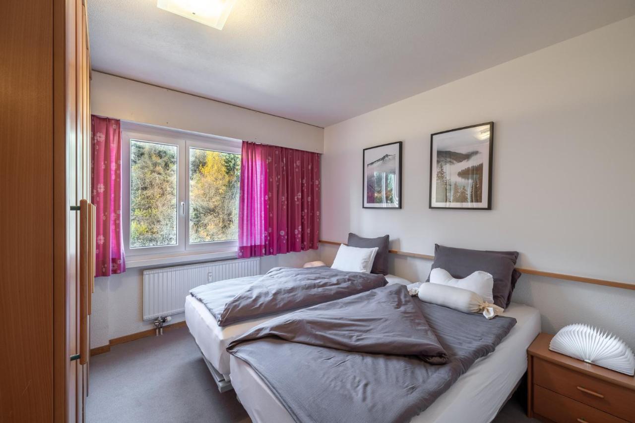 Apartment with Mountain View