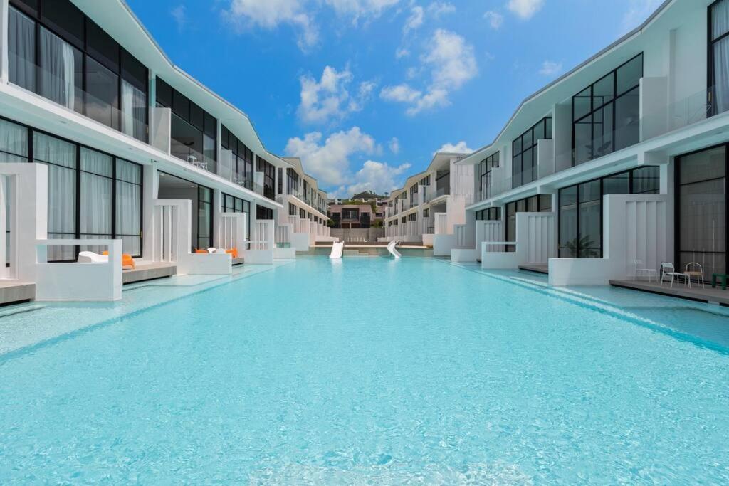 Pool Access Spacious Townhouse and Kids Slide - B&B