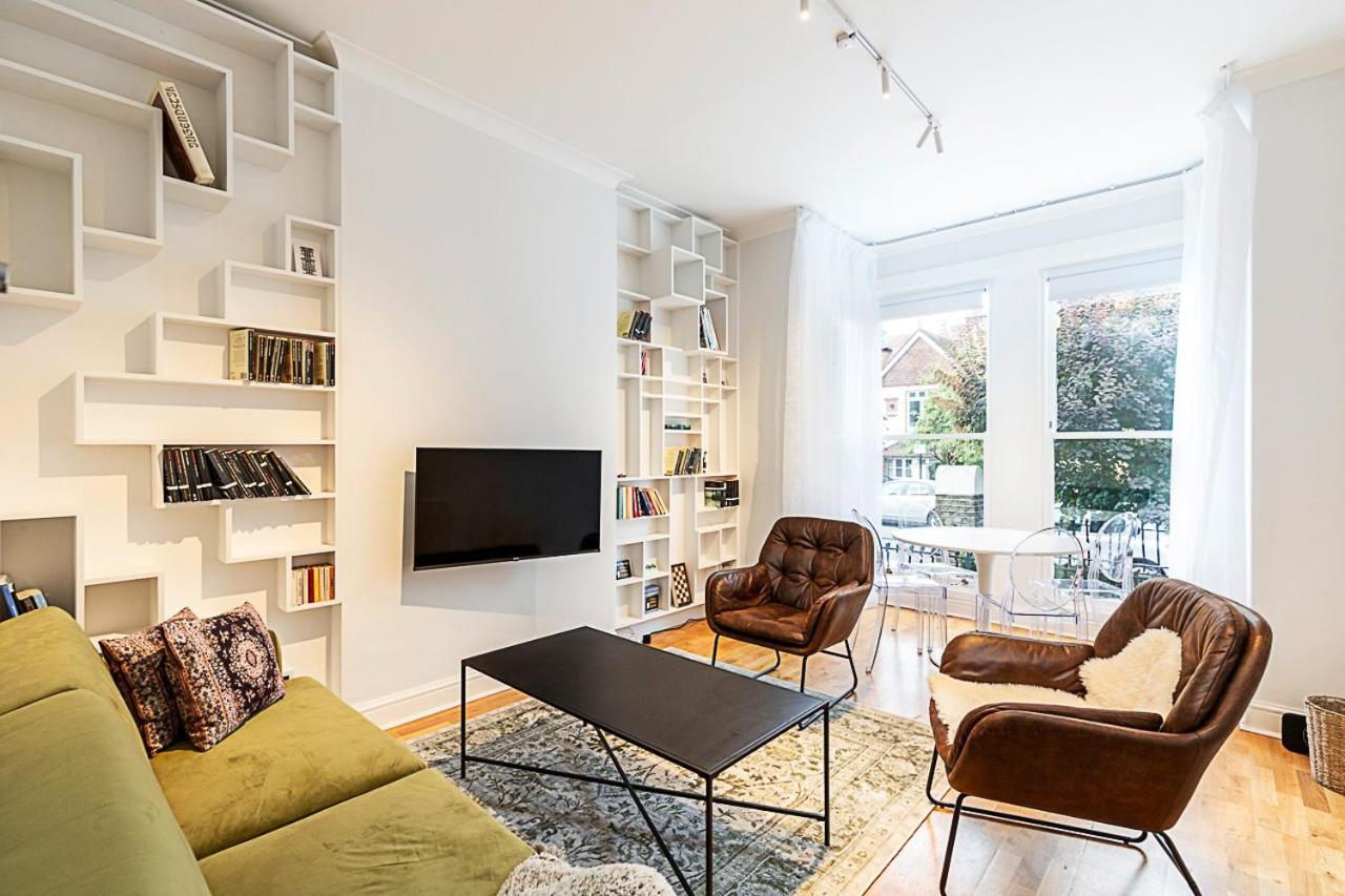 Charming Two-Bedroom Flat in West Hampstead - B&B