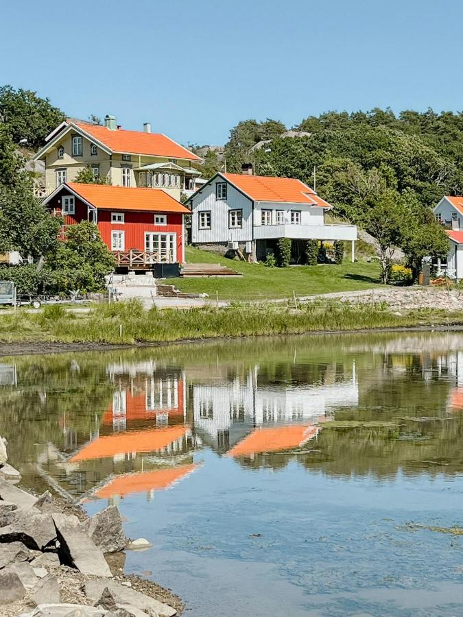 New Timber Holiday Home With Bay Views - B&B