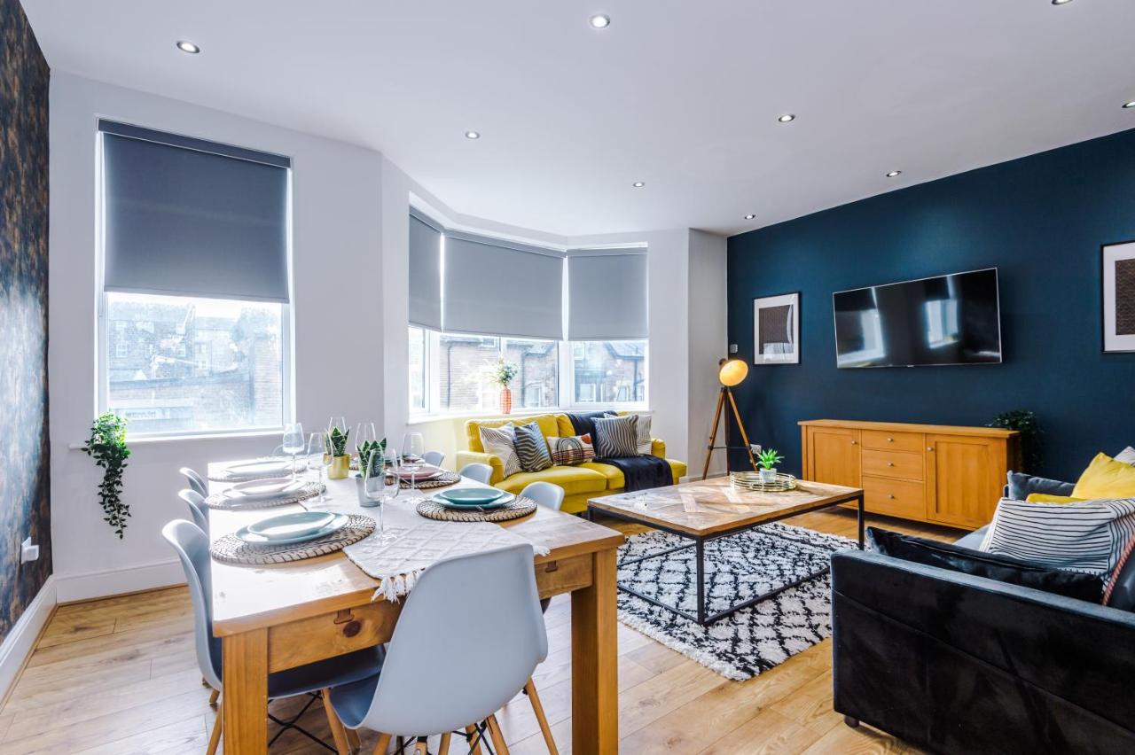 Modern Boutique Flat in Harrogate - Sleeps 16 - B&B