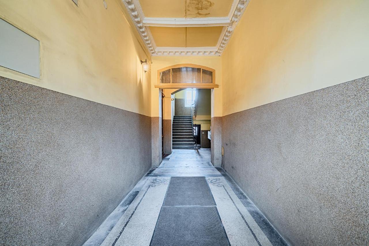 DeLux 11 - Apartaments - B&B