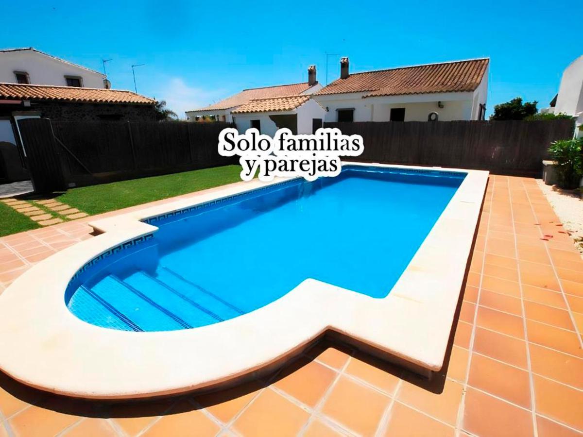 Chalet con piscina compartida y jardín privado - Bed and Breakfast Cádiz