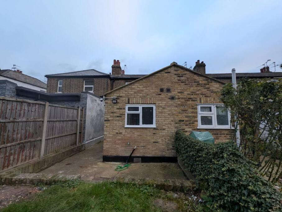 3 BR- King size bed, Netflix, Garden FREE Parking - B&B London