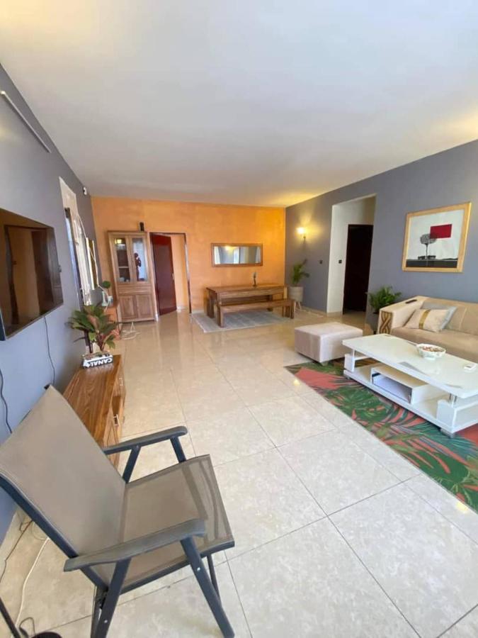 Grand Appartement coquet Bastos - B&B