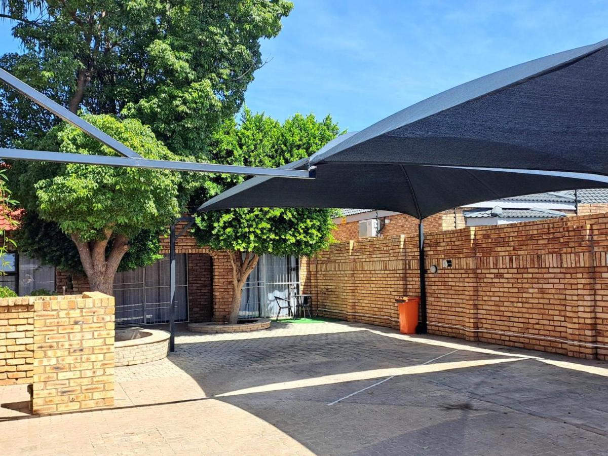 Hillcrest Hosting AirBnB - B&B