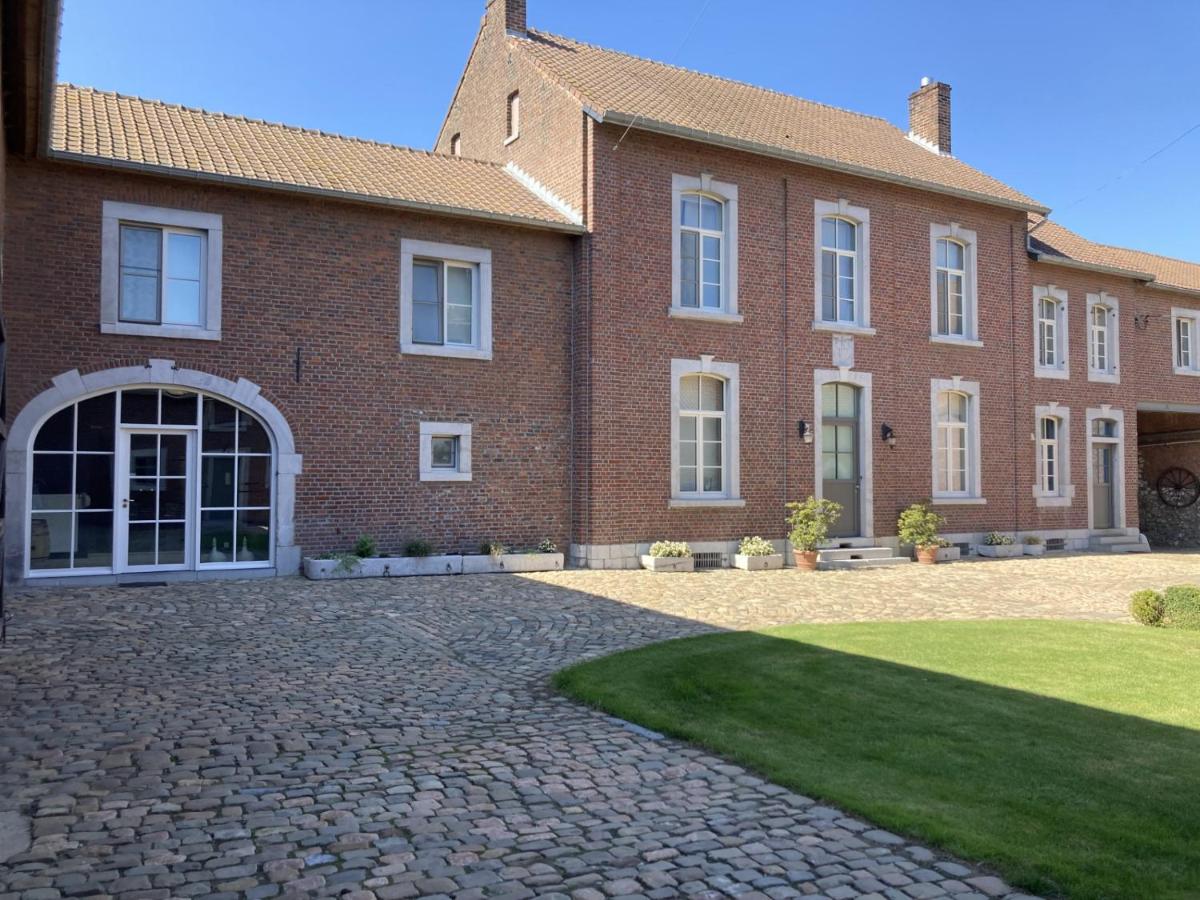 Cour 44 - Gite de charme avec sauna et jacuzzi - B&B Remicourt