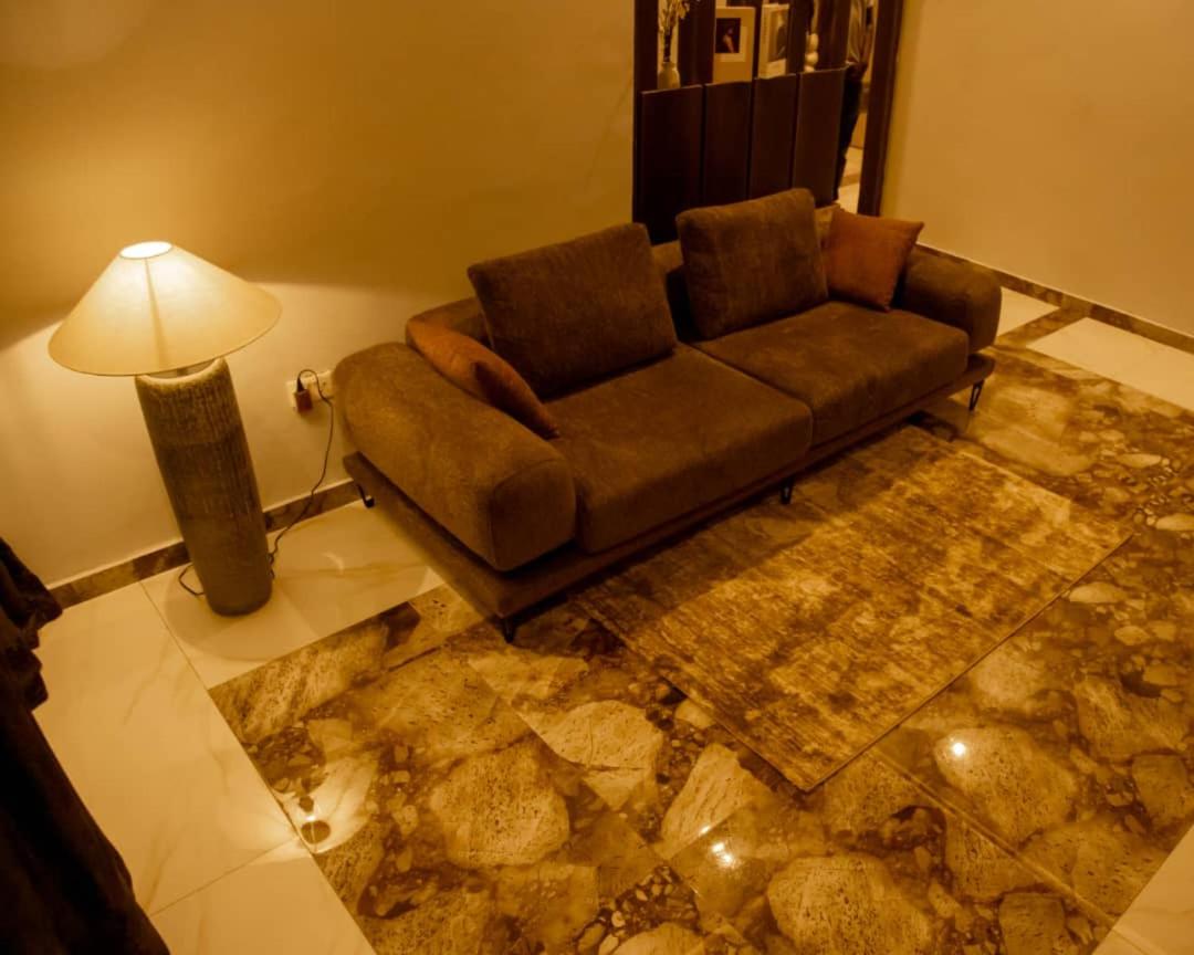Nine A Apartment - B&B Asaba