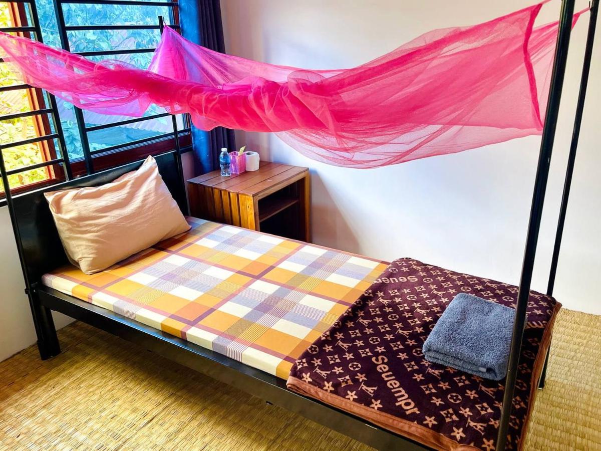 Single Bed in Mixed Dormitory Room