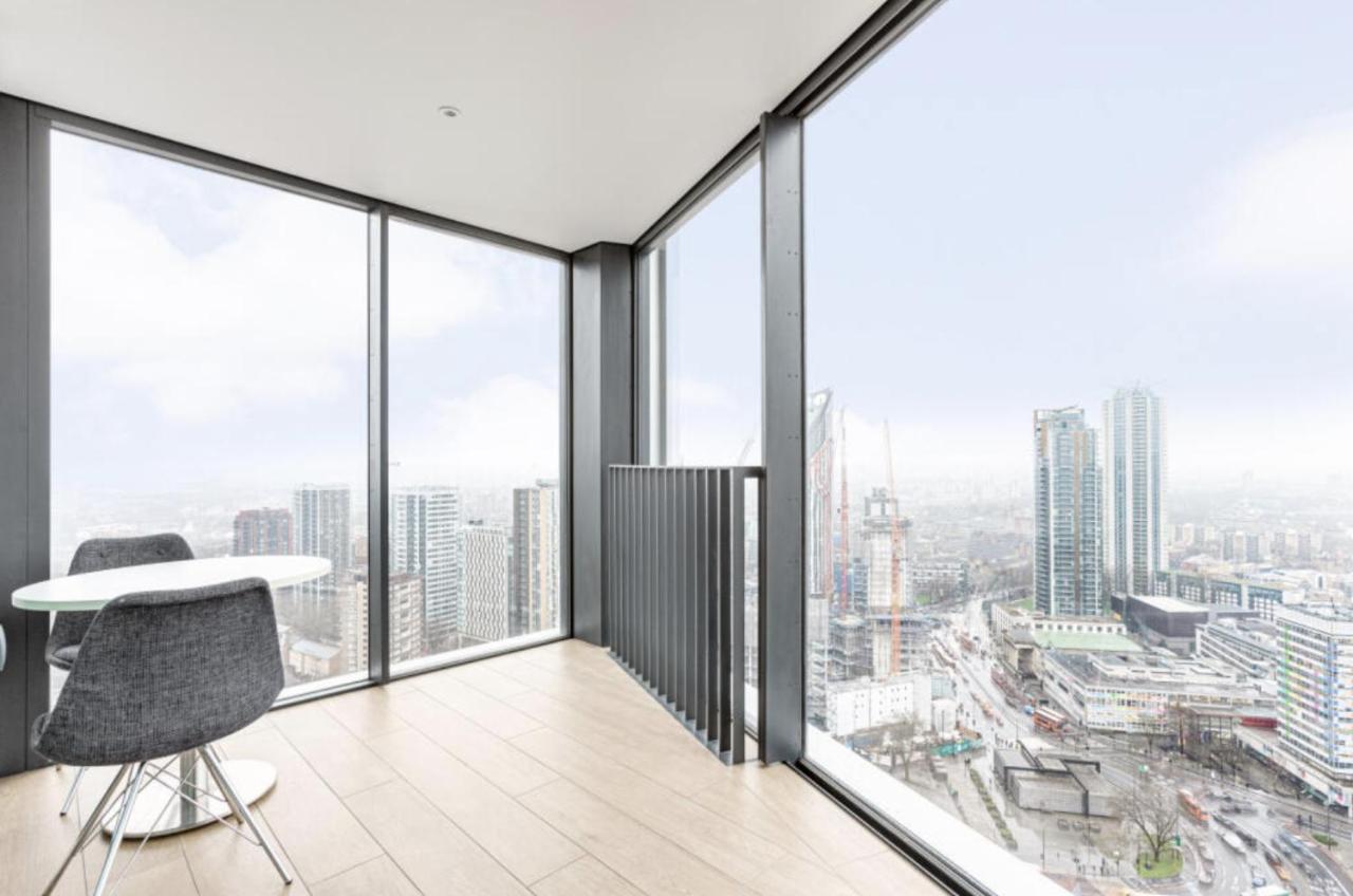 Luxury Apartment with Iconic London Views - London Eye, Big Ben, and Battersea Power Station - B&B