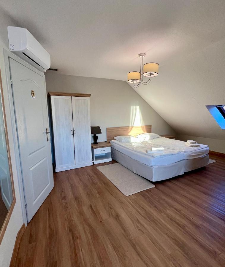 Hotel Nad Stawem