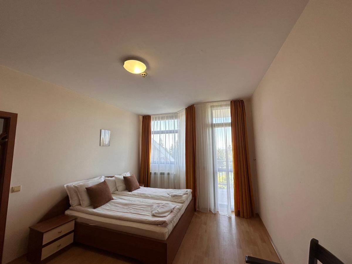 One-Bedroom Apartment with Balcony