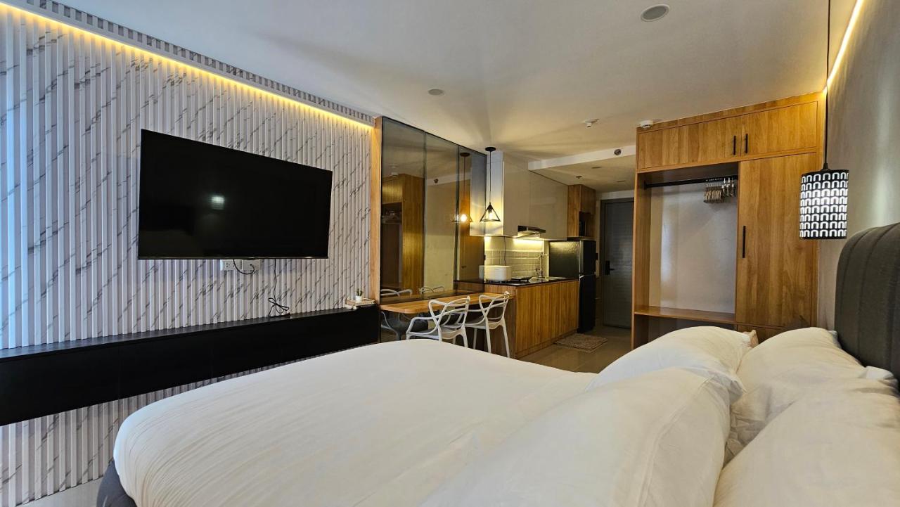 Studio Apartment with Queen Bed
