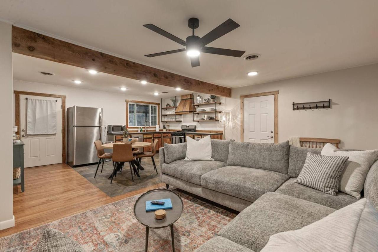 Rustic Charm 2BR · Fenced Yard · Pets OK · Owasso - B&B Owasso