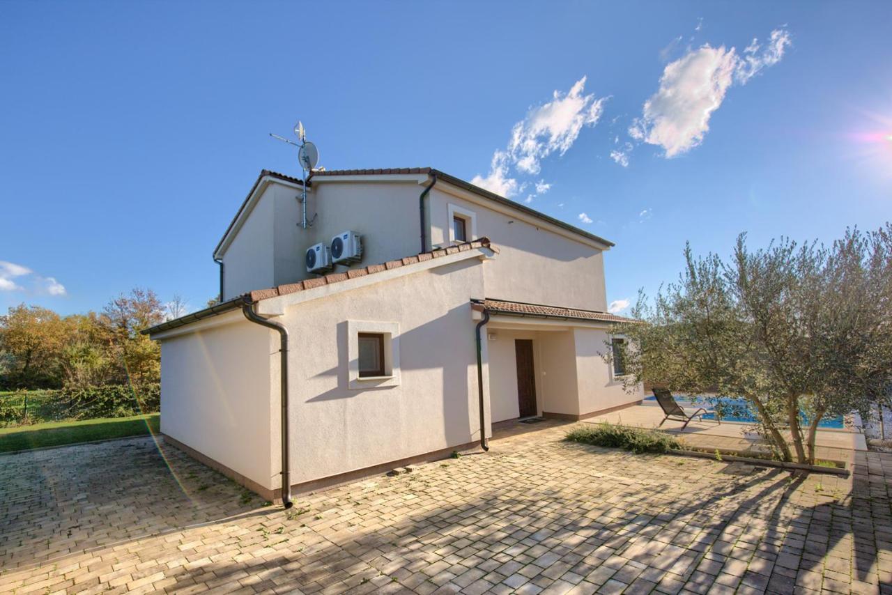 Family-Friendly Villa Amorea with Pool in Nature - Ferienwohnung Krnica