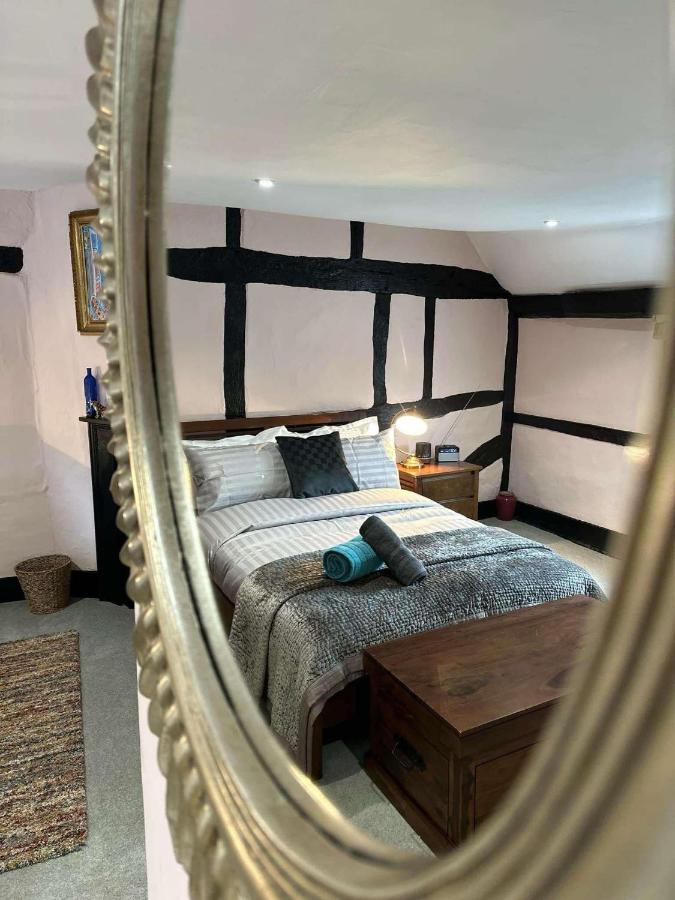 Bishopric Cottage 2 Bedroom Cottage In Horsham Built In 1667 - B&B Horsham
