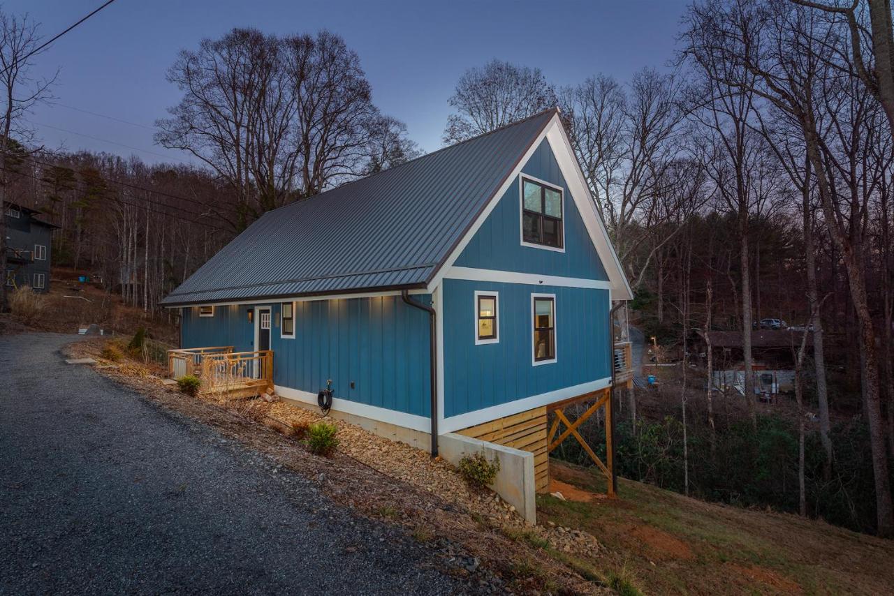 Spacious 4BR Mountain Retreat for 16 in Fairview - B&B Fairview