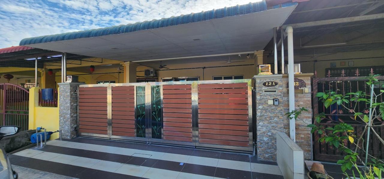 Cozy homestay Bendahara - B&B