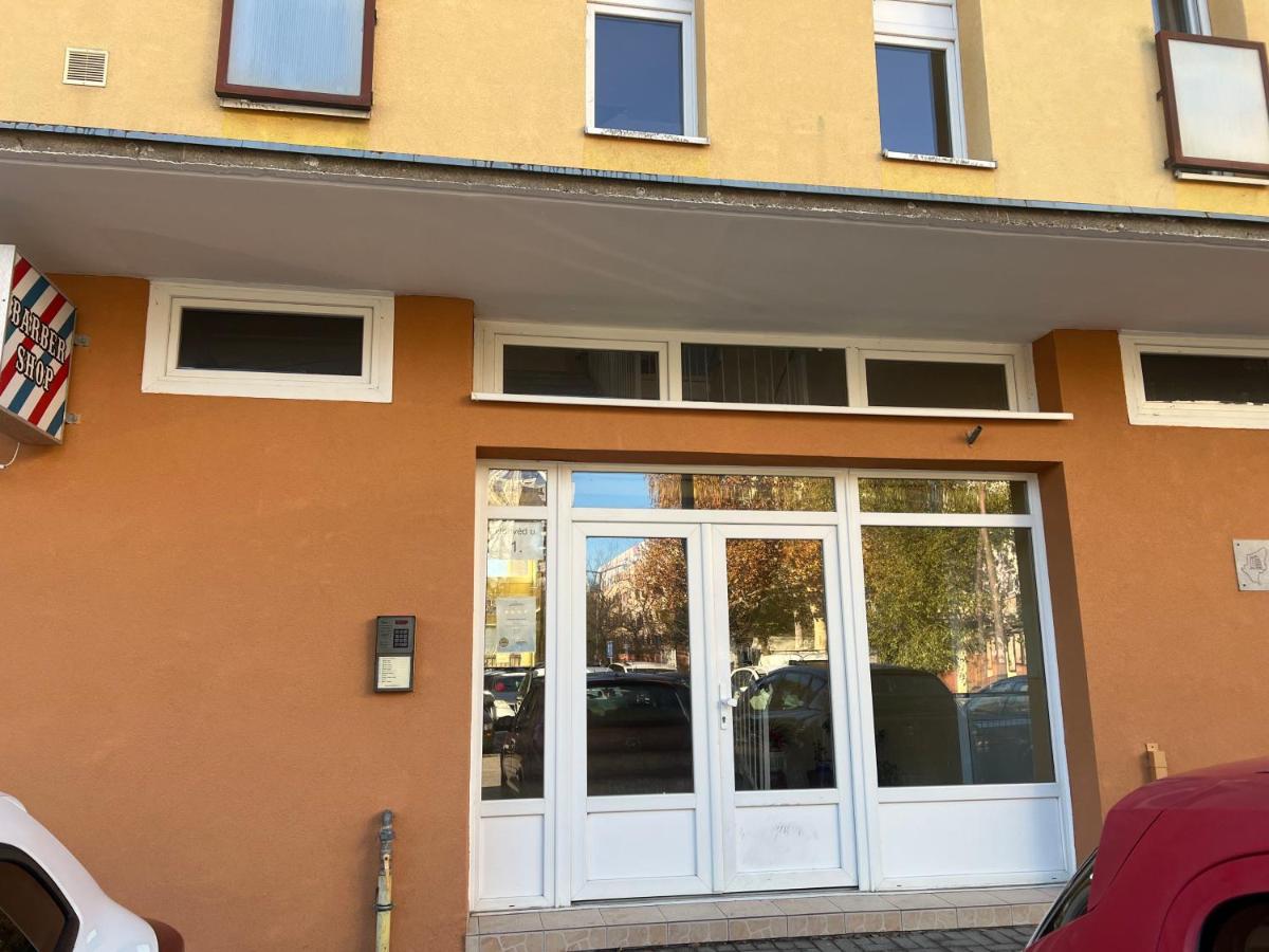 Centrum Apartman - Bed and Breakfast