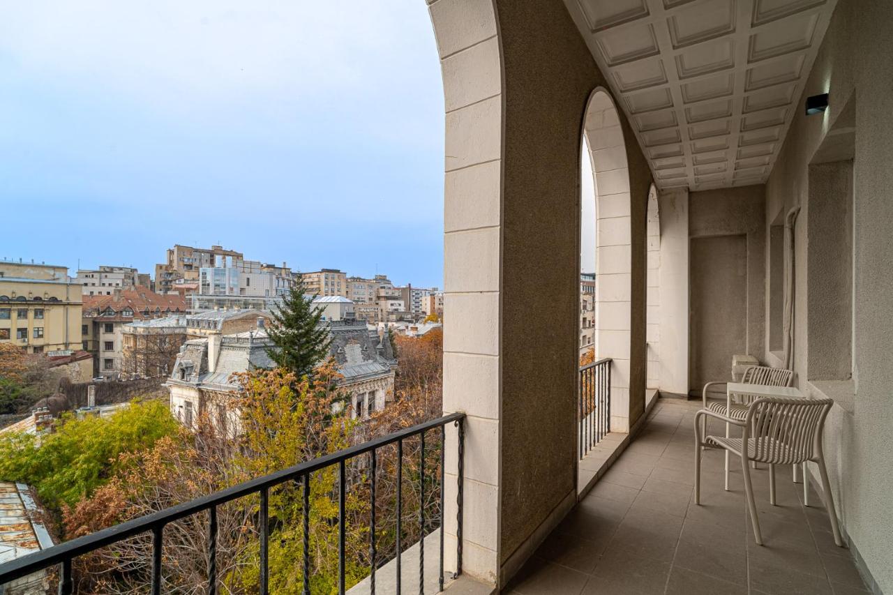 Loggia & Luxe 5BR Penthouse in Universitatii Area - B&B