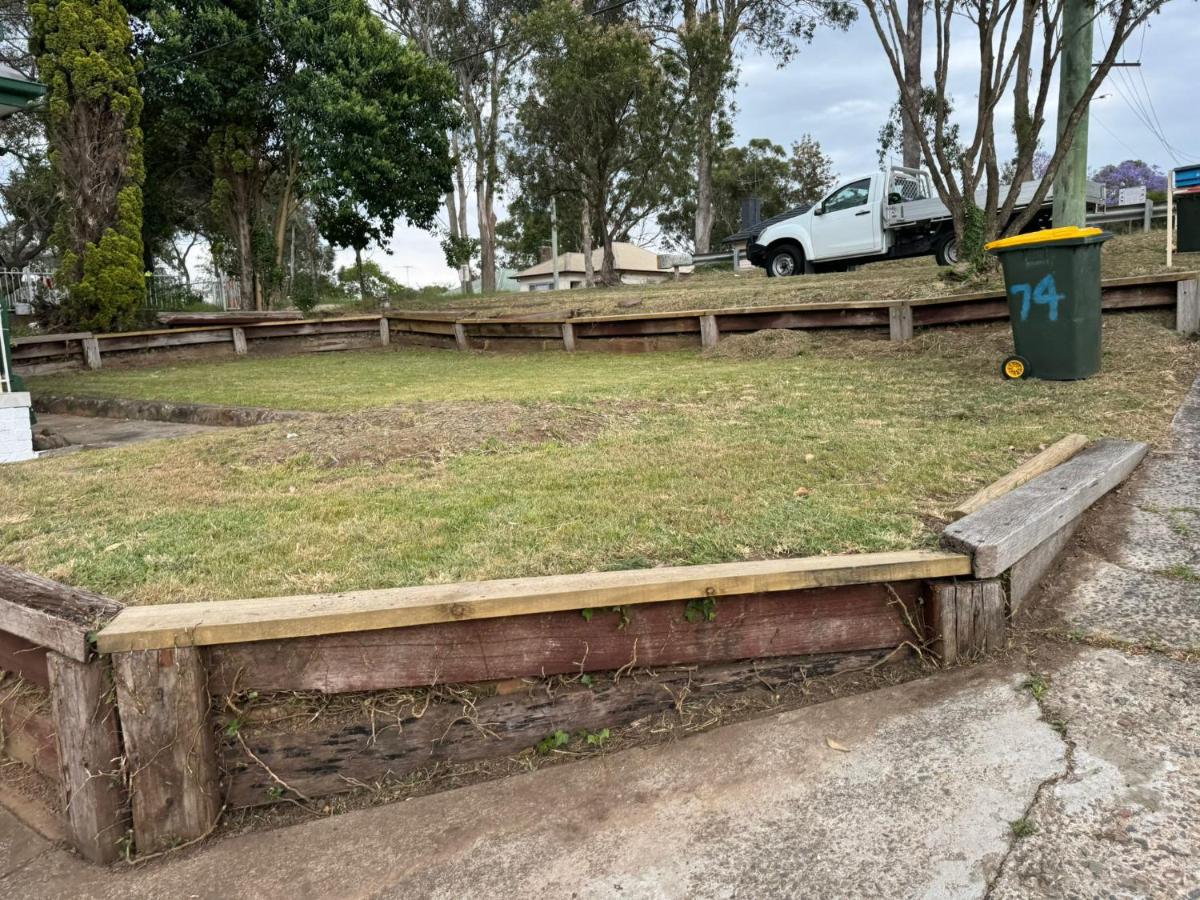 Spacious 2 bedroom family house in seven hills - Free Parking - Chambres d'hôtes Toongabbie West