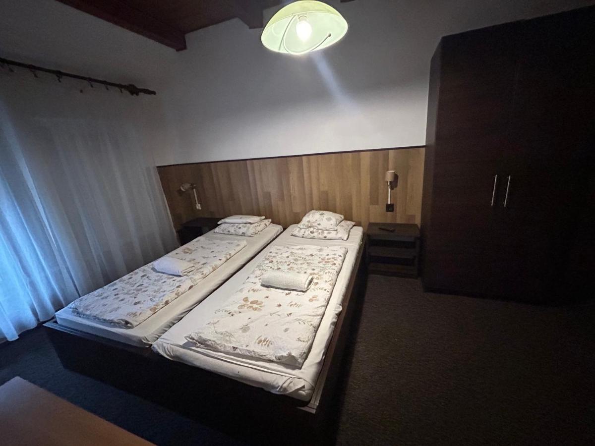 Rózsakert Panzió - Chambres d’hôtes Nyíregyháza