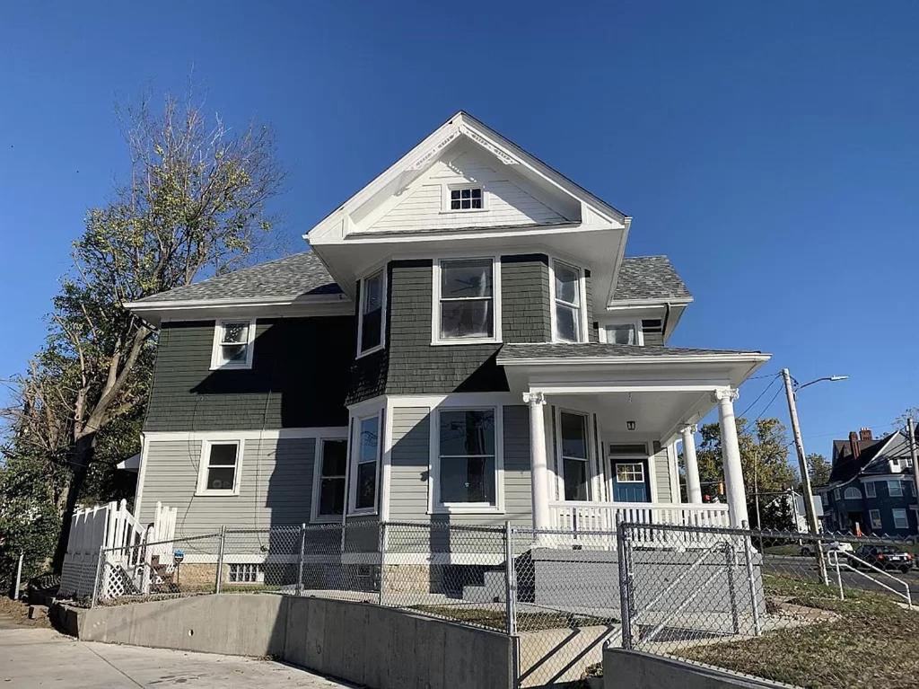 4 Bedroom, 2 full bath whole house - B&B Hamilton