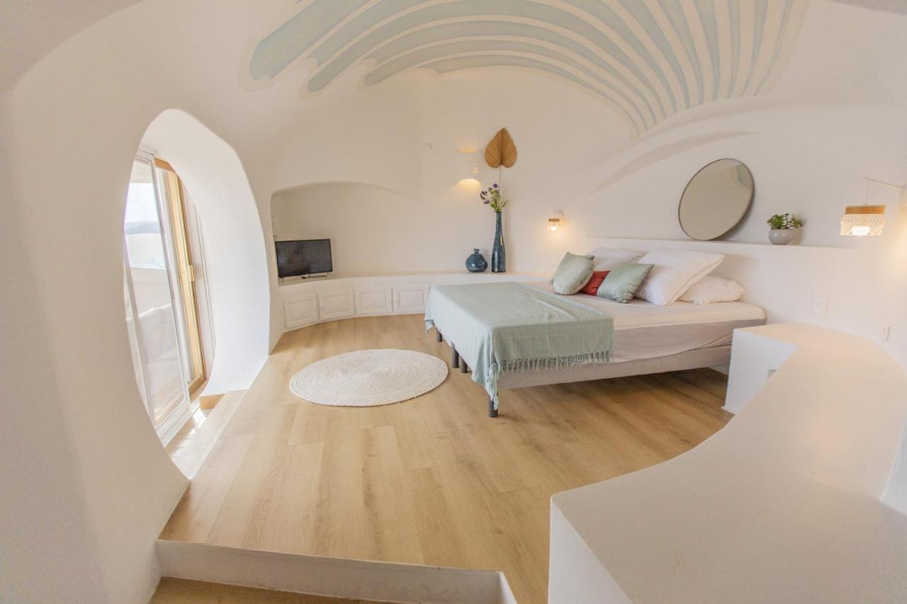 Deluxe Double Room with Balcony and Sea View