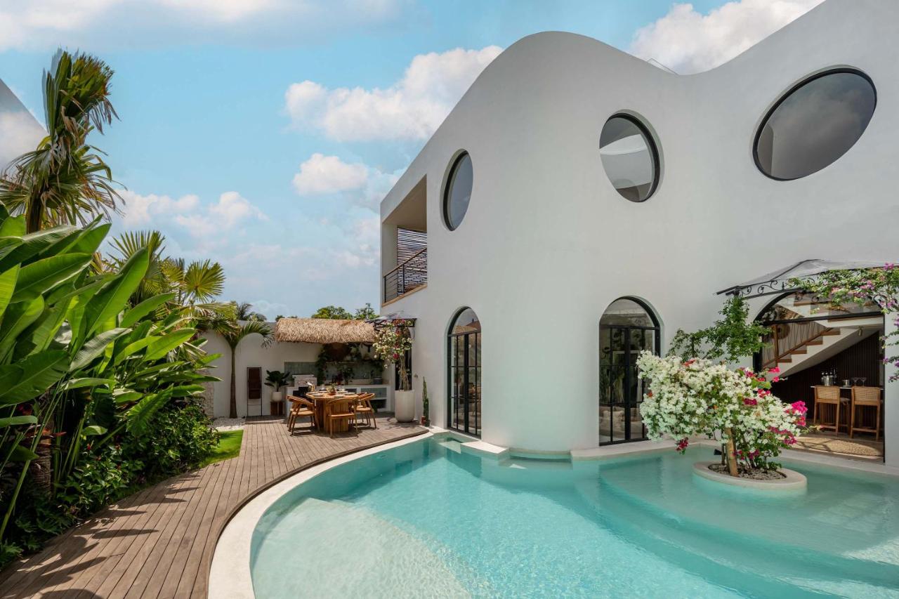 Casa Diplomatico 4BR Seminyak Villa with Private Pool and Billiards - B&B Seminyak