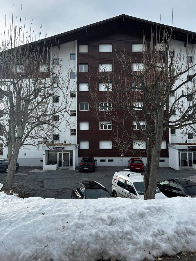 Charmant appart, avec parking à quelques minutes du départ des télécabines - Ferienwohnung