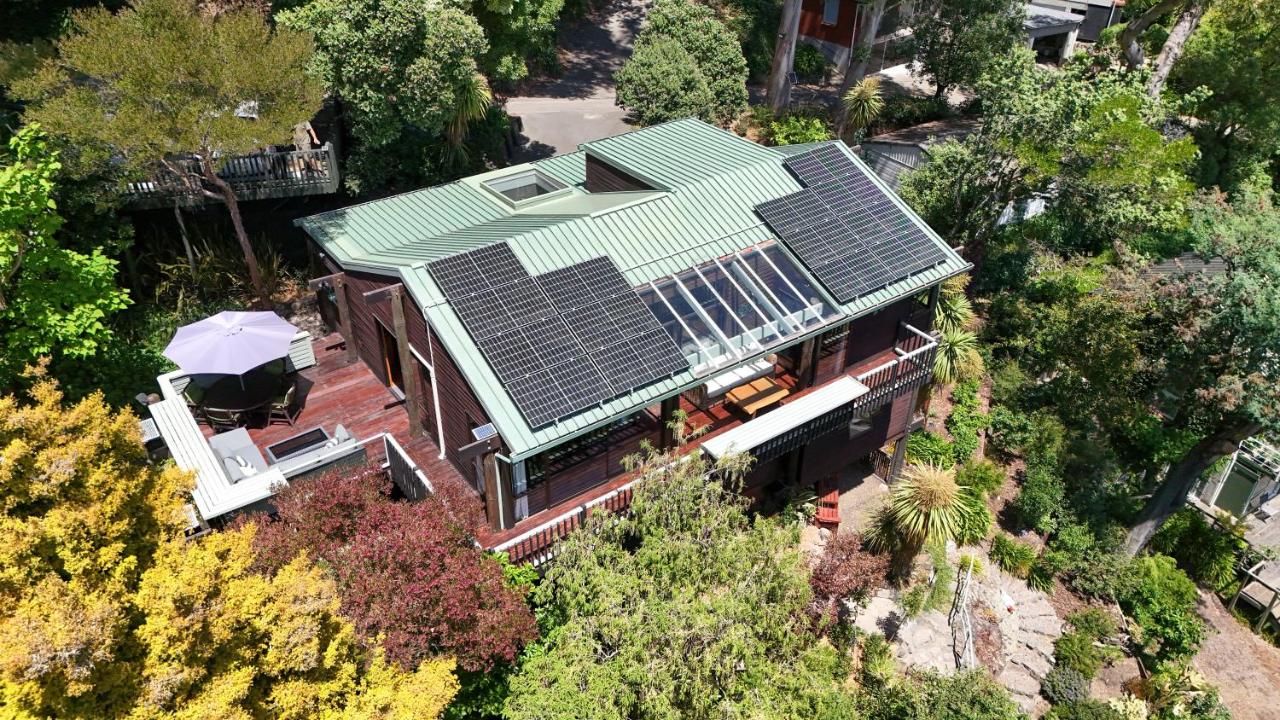 Sherwood Lodge 4-Bedroom Holiday Home with Spectacular Views - Bed and Breakfast Christchurch