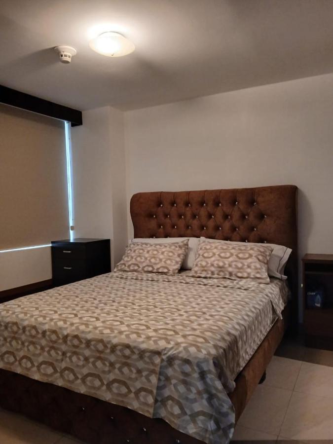 Suite 212 Elegante Edificio Samborondon Plaza - B&B