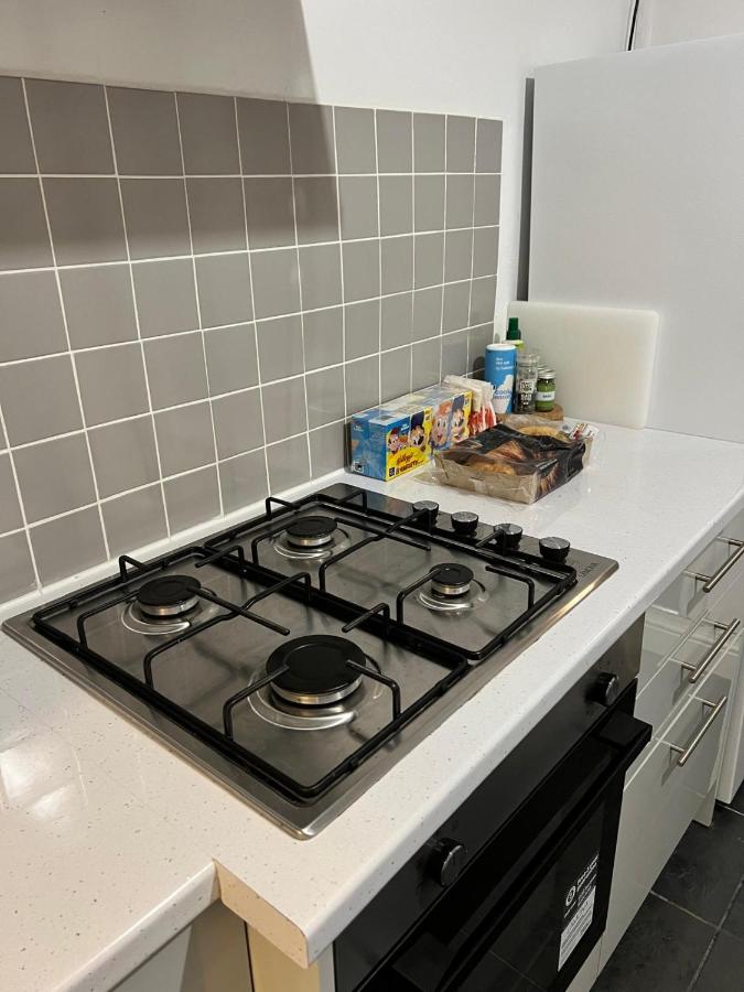 Live Like a Local in Barry, 4-Bed Home Near the Beach, Dog-Friendly, with all the Gavin & Stacey Charm! - B&B