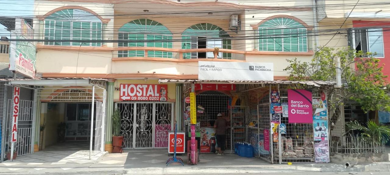 Hostal La GRAN Familia - Bed and Breakfast