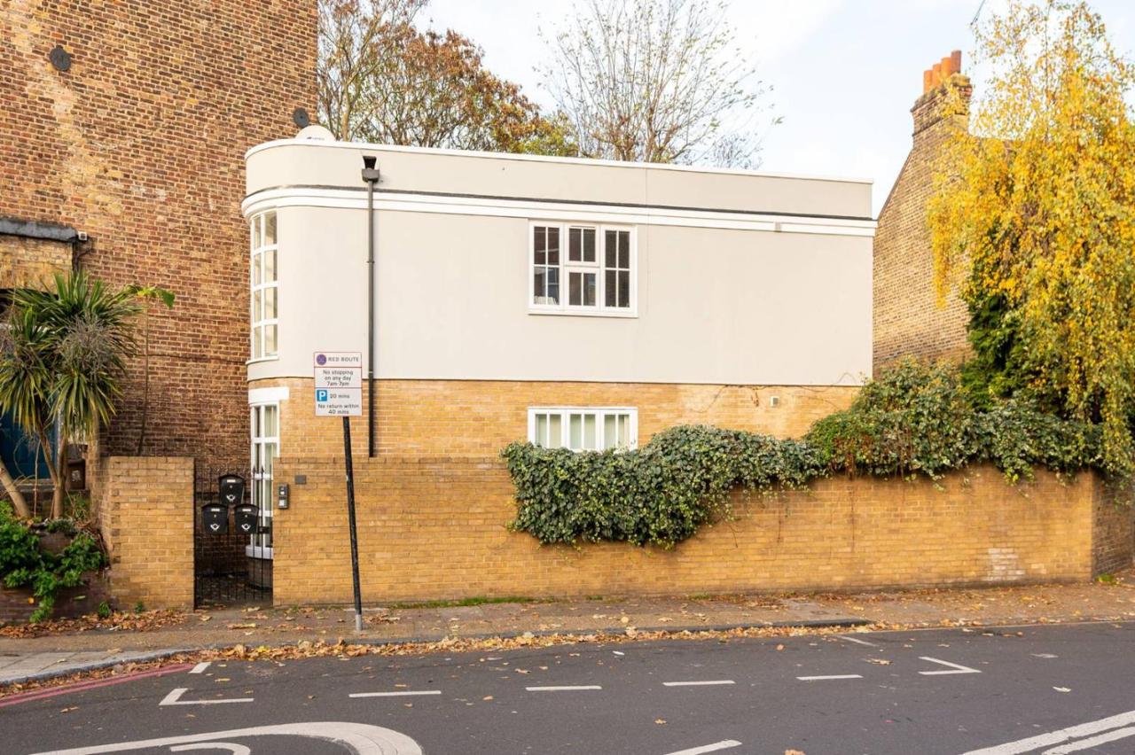 Deluxe Maisonette Oval, Sleeps 4, Garden & Hammock 2 bedrooms - Open for Business stays, Relocators, Long Stays, Contractors - Chambres d'hôtes Londres