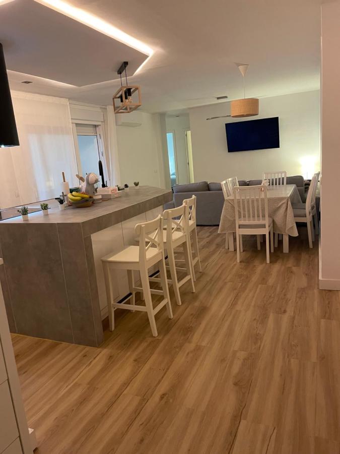 Fuengirola, Apartamento 4 Dormitorios 2 Baños Parking - B&B
