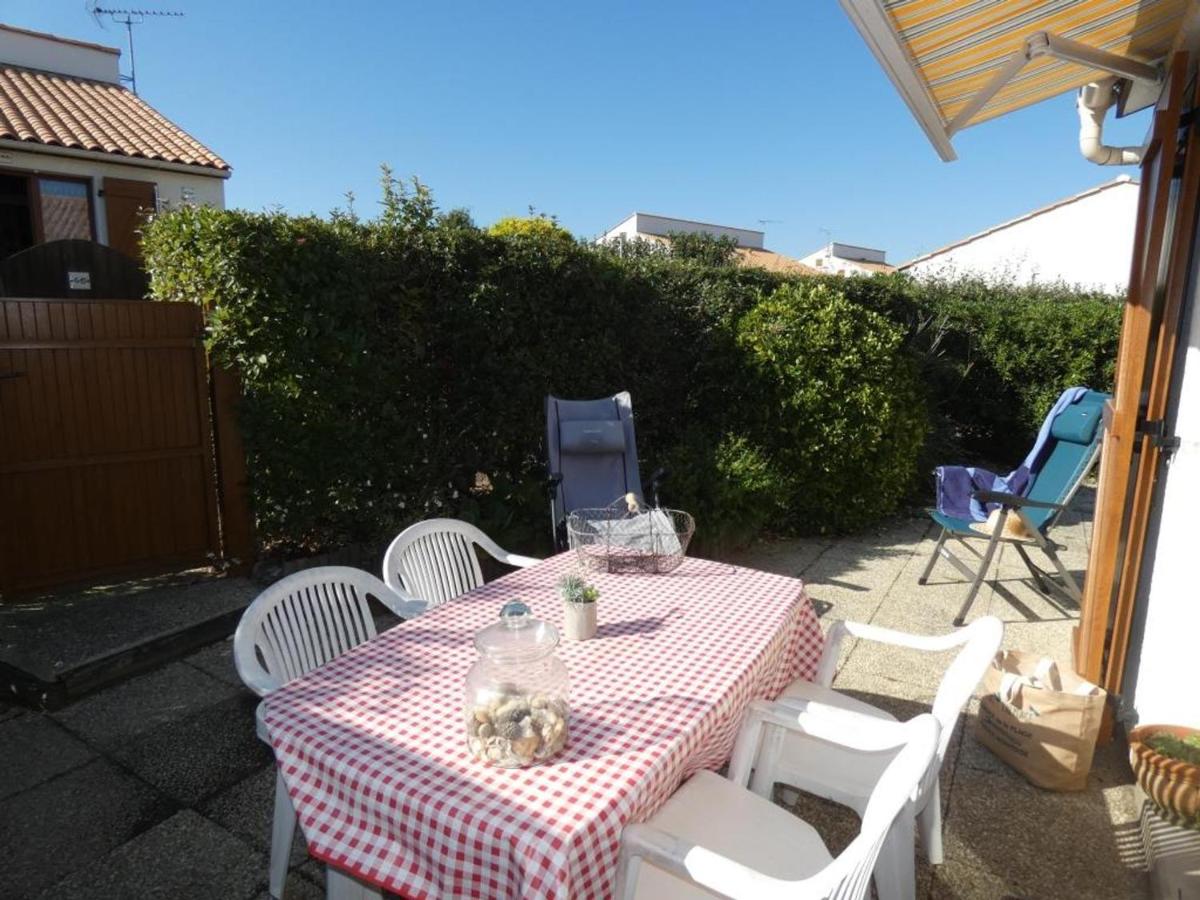 Maison de vacances 36m² avec piscine, terrasse et parking - Notre-Dame-de-Monts - FR-1-540-230 - Chambres d’hôtes