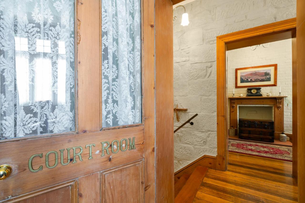 The Old Courthouse - B&B Colebrook