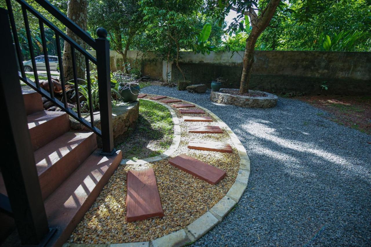 Nature Shades Villa - B&B Hikkaduwa