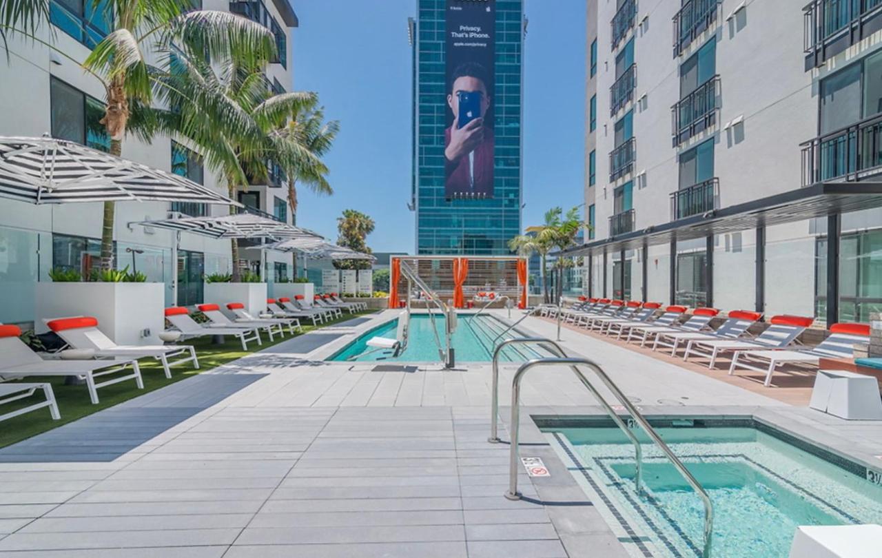 UPSCALE HOLLYWOOD RETREAT- King 1BD Pool-Jacuzzi-Rooftop - B&B
