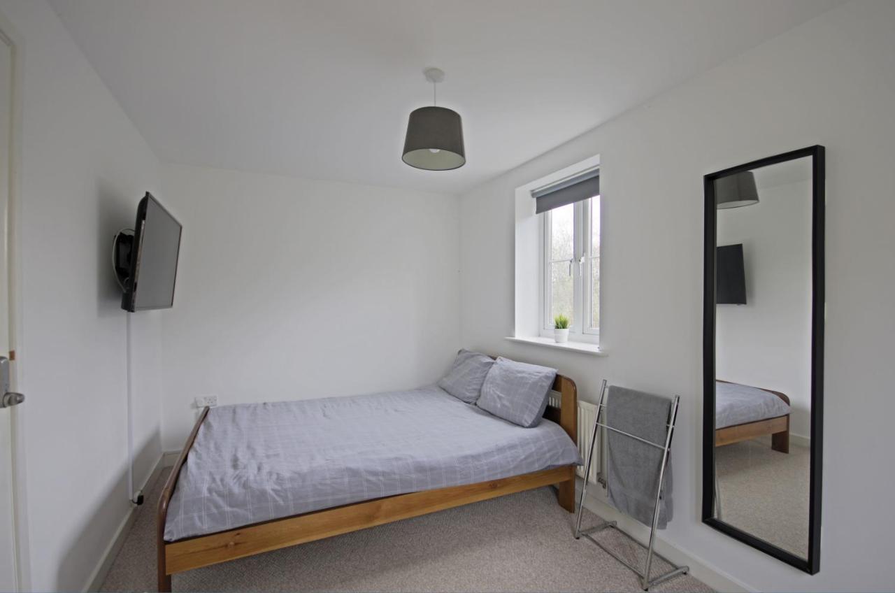 Zimmer mit Kingsize-Bett