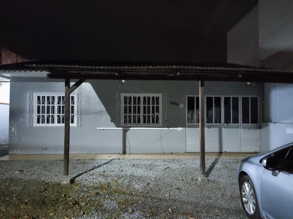 Casa de praia completa, com ar condicionado - Bed and Breakfast