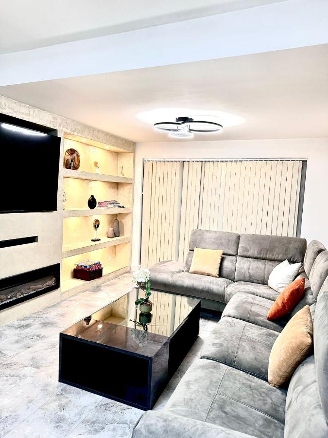Deluxe Spacious King Size Room - B&B