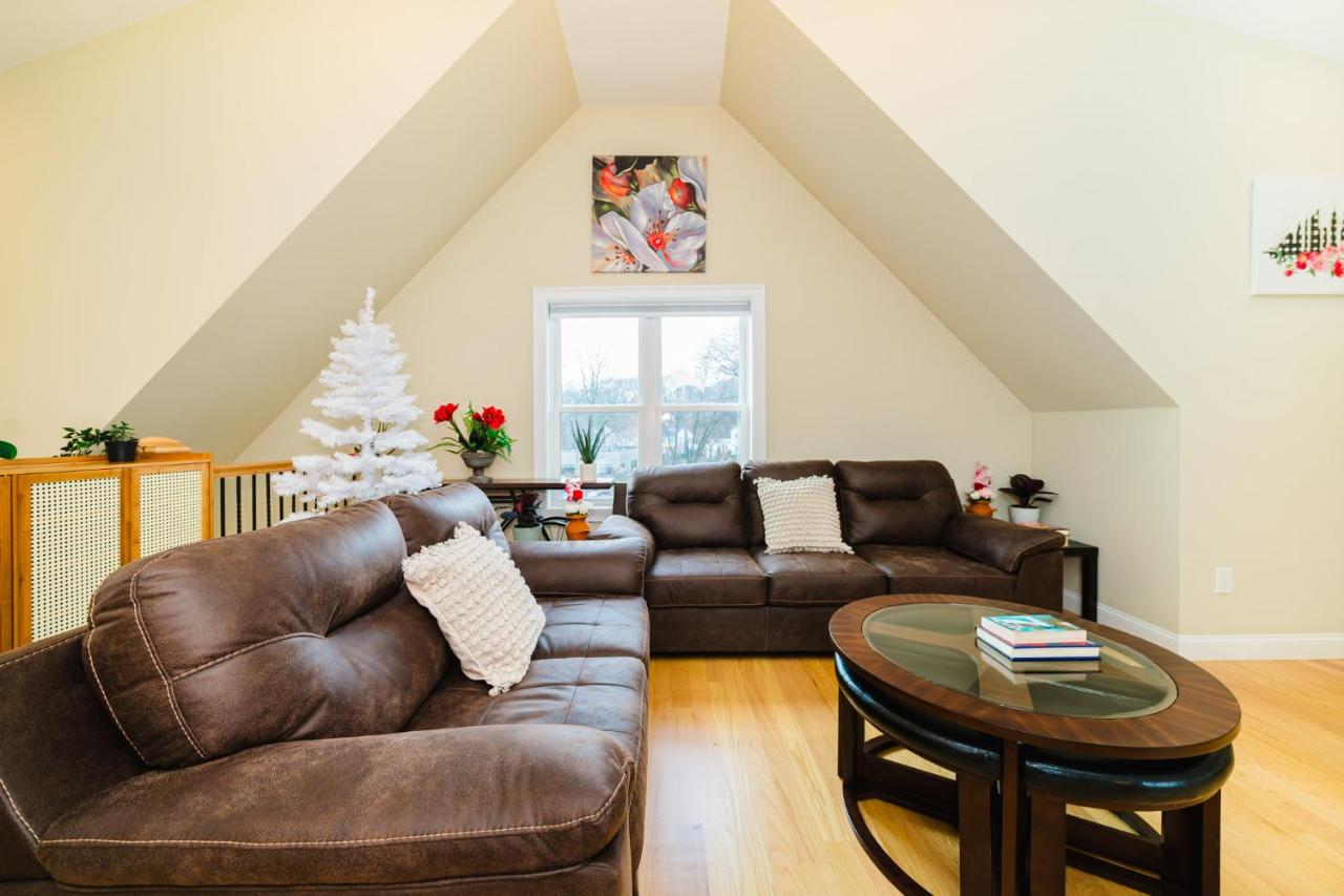 60-3 3BR Boston - Sleek Apartment near Franklin Park - B&B Boston
