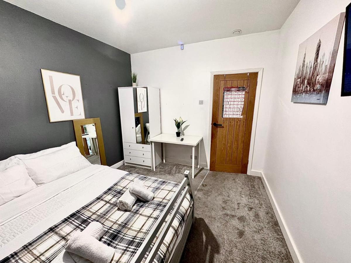 Double bedrooms In Spacious Home - B&B