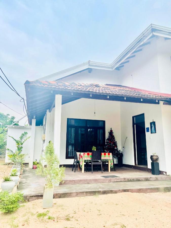 Sebastian Family Villa - Bed and Breakfast