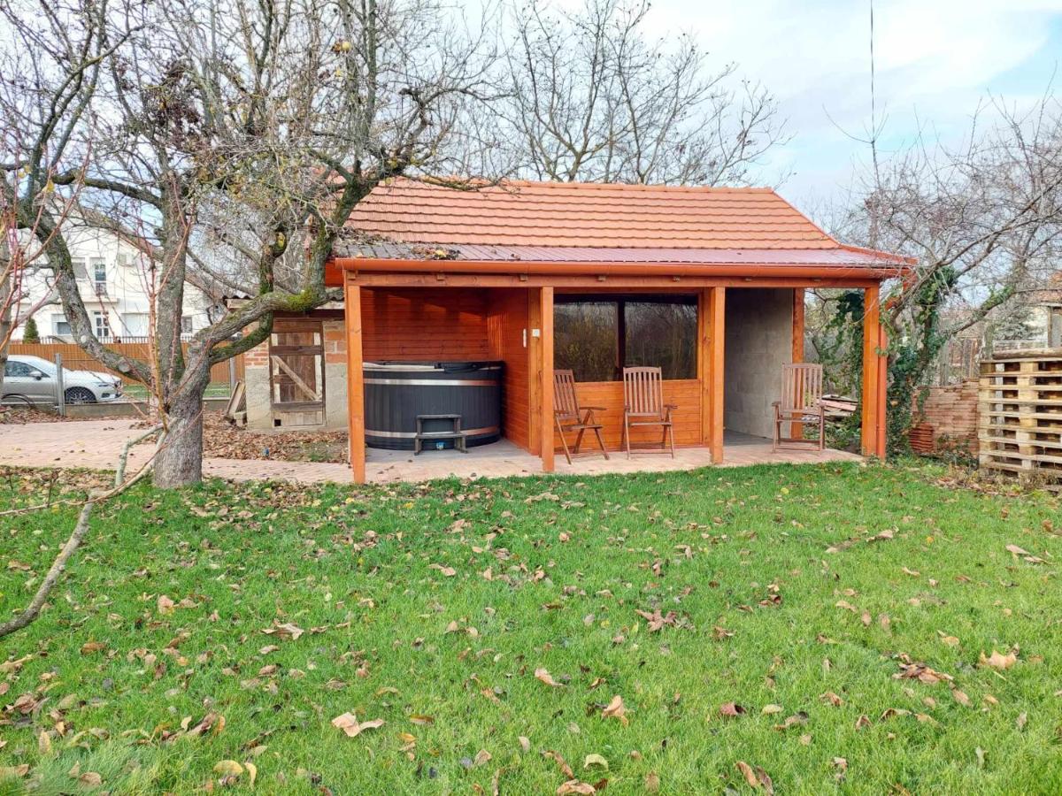 Rozália Vendégház - B&B