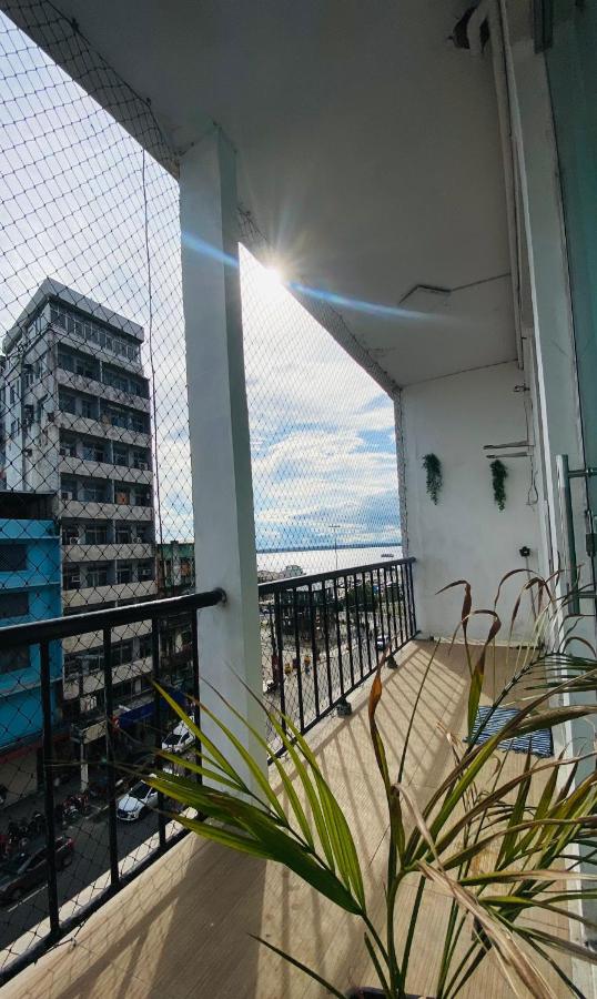 Riverfront Retreat Prime Location Apartment with Stunning Views of the RioNegro - Bed and Breakfast
