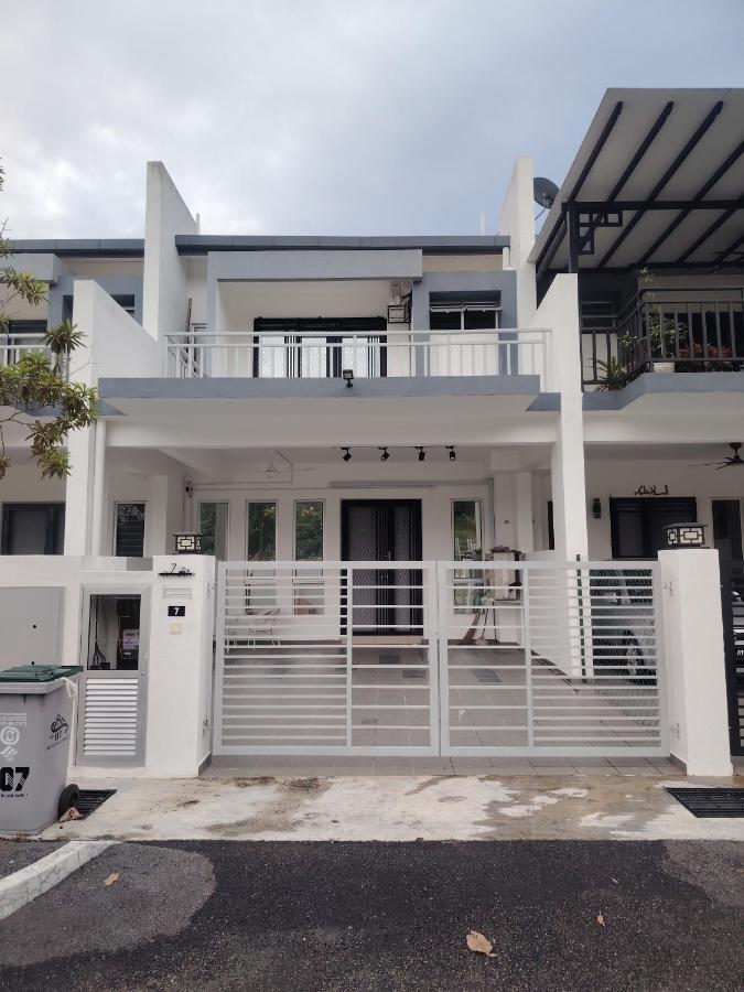 Homestay Farrell Seremban - B&B